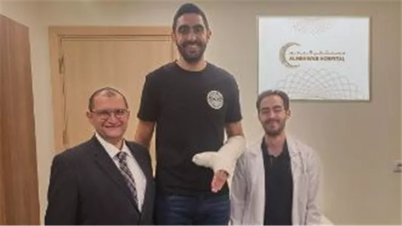 عمر طارق السعيد نجم منتخب السلة يجري عملية جراحية ناجحة