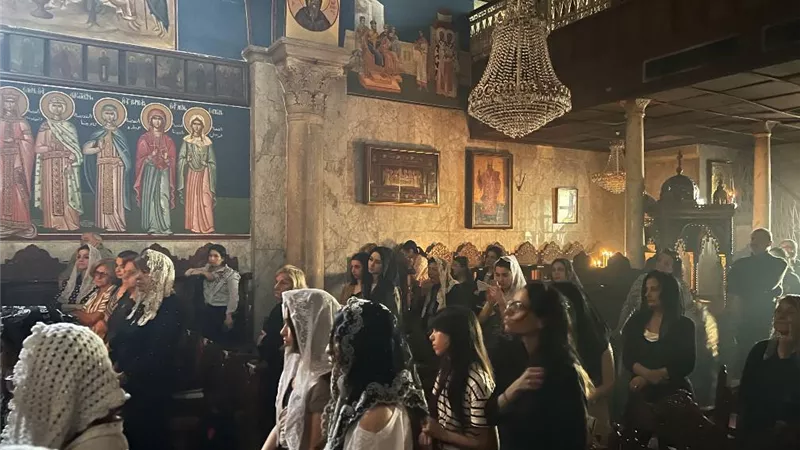 هنا غزة.. صلاة وسط الدمار في جمعة الآلام بكنيسة القديس برفيريوس