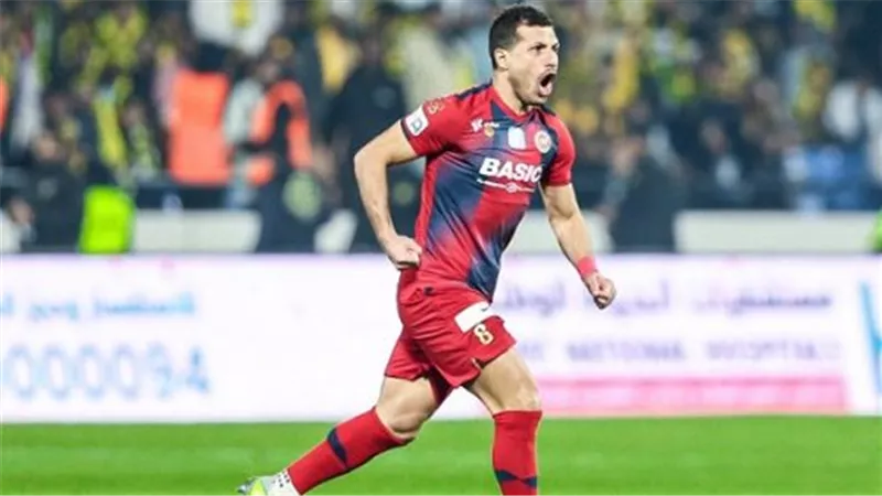 للمباراة الثانية على التوالي.. طارق حامد يشارك في فوز ضمك بالدوري السعودي