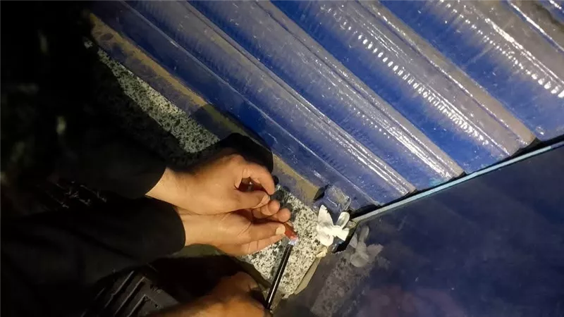 تقليد الشعار.. إغلاق محل بـ لبن في سمالوط بالمنيا |صور