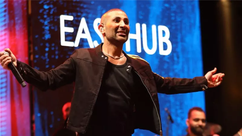 أحمد سعد يشعل حفل القاهرة.. وتحدي 