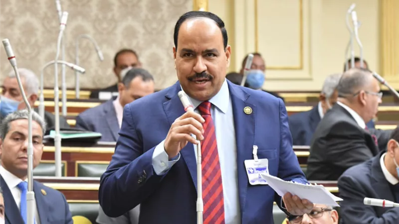 أحمد قورة يتدخل لحل أزمة نقص الأسمدة في دار السلام بسوهاج