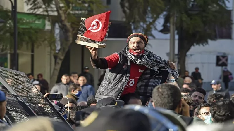 القاهرة الإخبارية: تونس تواصل تنفيذ حملاتها لإخلاء المخيمات العشوائية