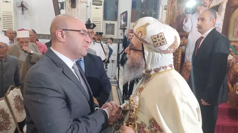 محافظ بني سويف من قداس عيد القيامة: مصر نموذج للوحدة الوطنية