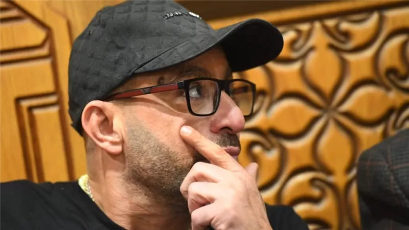 انهيار أحمد السقا في عزاء الفنان سليمان عيد