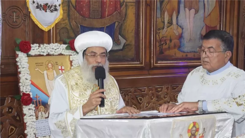 محافظ القليوبية ومدير الأمن يشهدان قُداس عيد القيامة في الكنيسة |صور