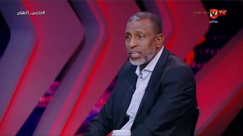 عمر ربيع ياسين داعما والده: كيف يجازى مدرب حمل الأهلي على أعناقه 12عامًا؟