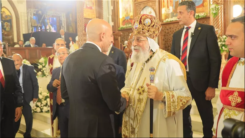 وزير التربية والتعليم يشارك في قداس عيد القيامة ويقدم التهاني للأقباط