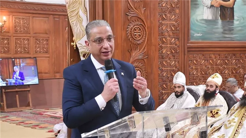 محافظ الفيوم يزور الكنائس لتقديم التهنئة بعيد القيامة المجيد