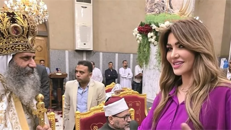 لقاء سويدان تشارك الأقباط الاحتفال بعيد القيامة المجيد من داخل دير المحرق |صور