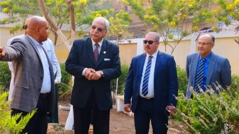 مدير تعليم القليوبية  يتفقد مدارس إدارة بنها التعليمية لمتابعة انتظام العملية 