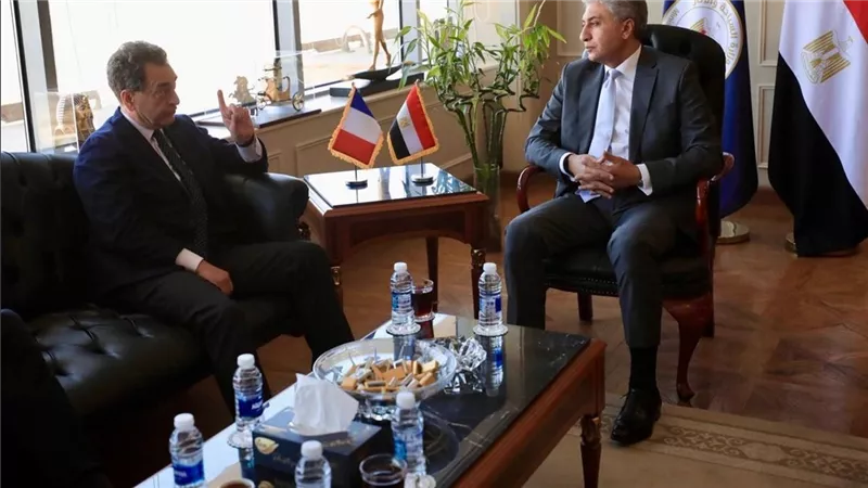  وزير السياحة والآثار يبحث مع سفير فرنسا تعزيز التعاون بين البلدين  