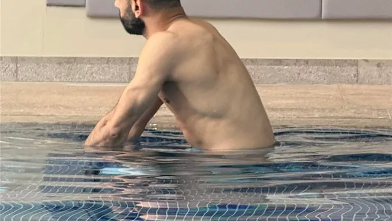 عودة مرتقبة للملاعب.. صلاح يرفع نسق الاستعداد بـ«سباحة وتمارين بدنية»