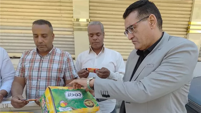 كانت هتوصل للأطفال.. تموين الأقصر يضبط 4050 كيس إندومي: منتهي الصلاحية 