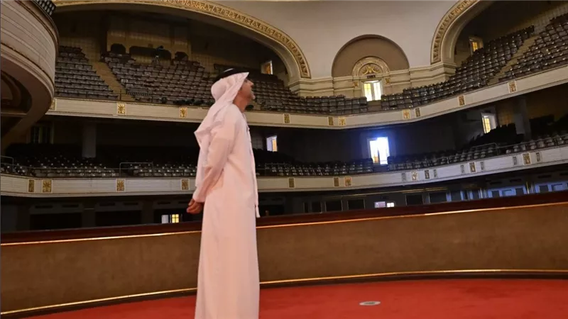 سفير الإمارات يشيد بمسرح جامعة القاهرة: بوابة زمنية لروح الفن المصري الأصيل