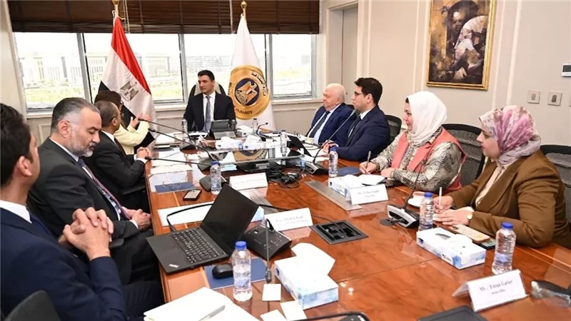 وزير الصناعة: الدولة تتبنى استراتيجية لتقليل الاعتماد على الوقود التقليدي