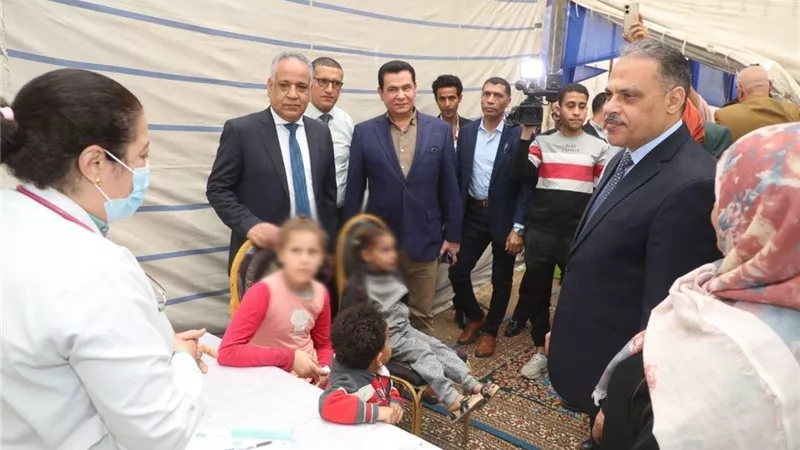 محافظ الشرقيه يشهد فعاليات القافلة الطبية المجانية بمركز شباب بردين 
