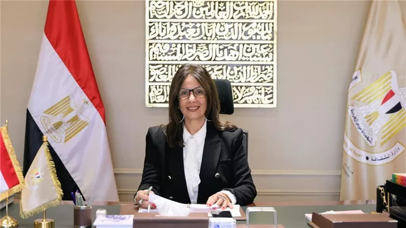 كيف أعادت جولات وزيرة الثقافة الحياة إلى الإبداع ومثقفي الأقاليم؟