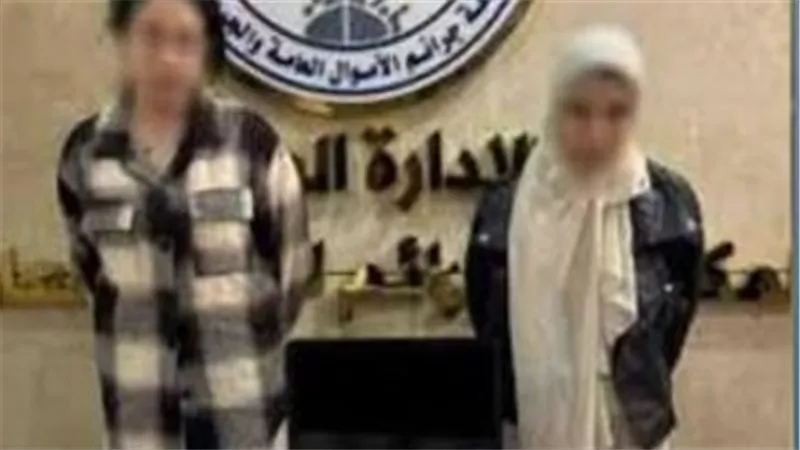 سقوط شقيقتين استولوا على هواتف محمولة ومشغولات ذهبية من خلال النصب الإلكتروني