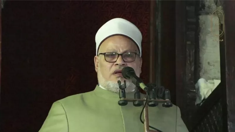 خطيب الجامع الأزهر: عدم تعطيل مصالح الناس واجب شرعي ومهني