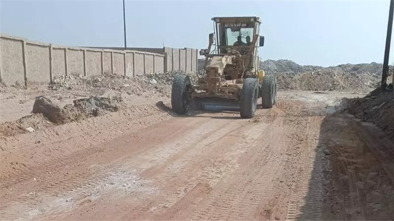 محافظة الجيزة: بدء مشروع الرصف بطريق (R1) بالمنطقة الصناعية بأبو رواش  