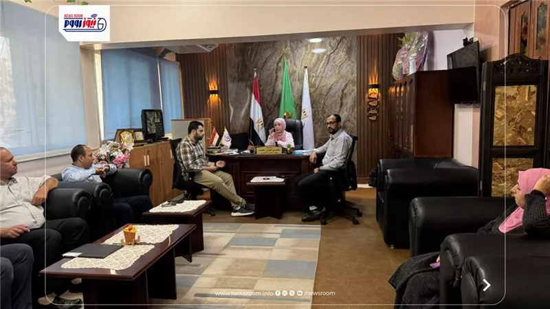 محافظ الفيوم يوجه بتوفير فرصتي عمل لفتاتين بالقطاع الخاص