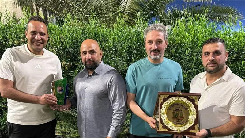 الشرطة العراقي يعلن رحيل مؤمن سليمان ويكرمه بدرع تذكاري