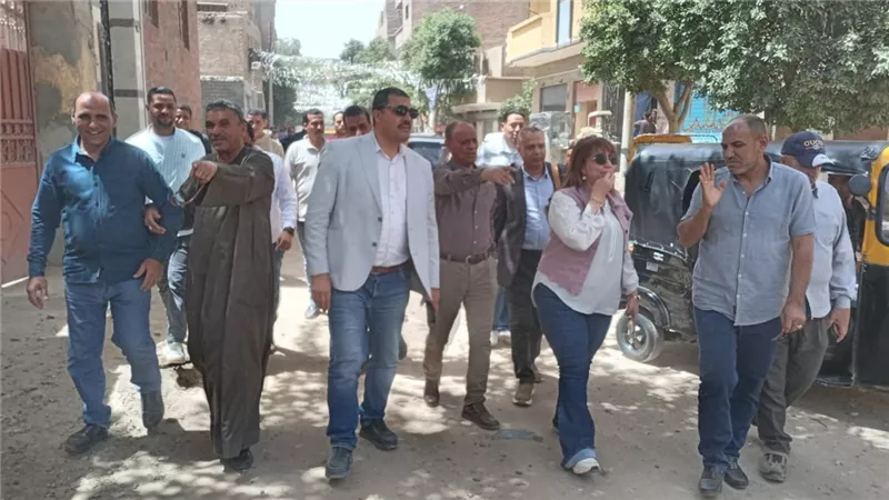 تذليل كافة المعوقات لاستكمال رصف شارع المحطة بقرية نزالي جنوب بالقوصية