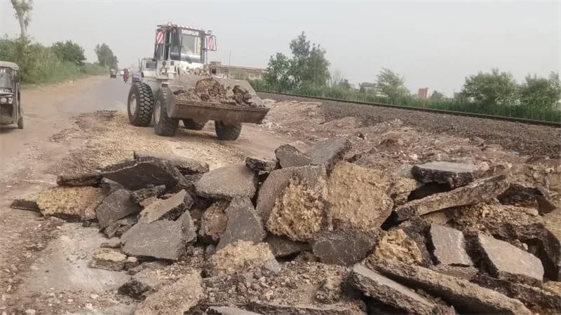 محافظ الغربية يتابع انطلاق أعمال رصف طريق قطور – سجين ضمن الخطة الاستثمارية