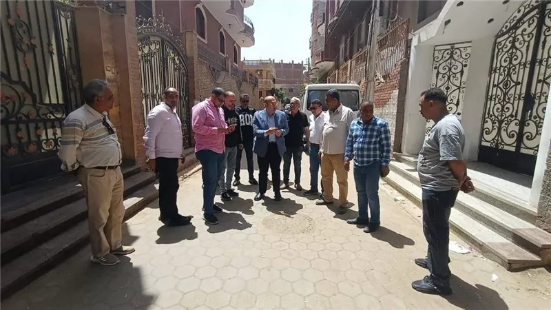 نائب محافظ الجيزة يتابع أعمال تطوير ٨٤ شارع بمدينة أوسيم  