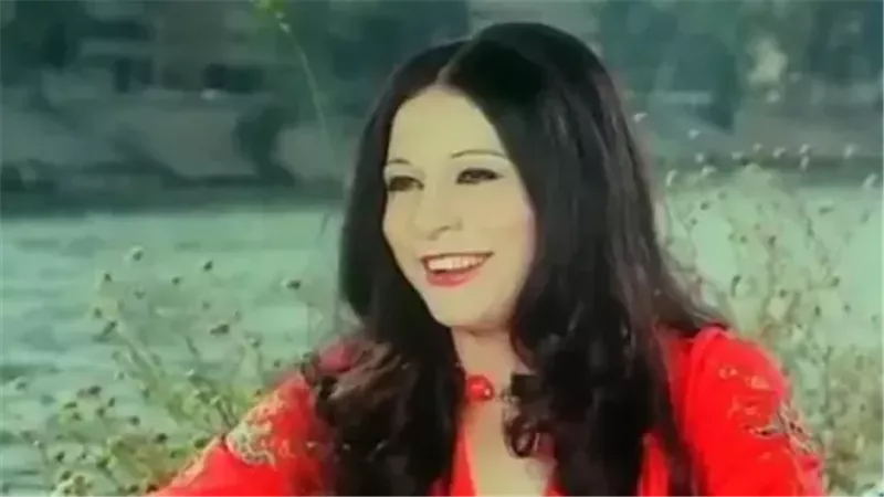 ضحت من أجل نجلها.. السبب الحقيقي وراء اعتزال سهير زكي بعد وفاتها
