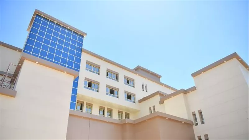 طالبة تحاول إنهاء حياتها بتناول أقراص مجهولة داخل لجنة الثانوية العامة في قنا