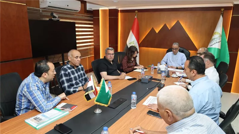 محافظ الجيزة يوجه بدعم منطقة المنيب بعمالة ومعدات نظافة إضافية   