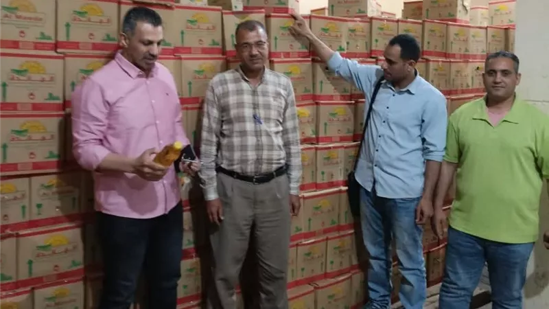 قبل بيعها للمواطنين.. ضبط 690 عبوة سلع غذائية مجهولة المصدر في البحيرة  