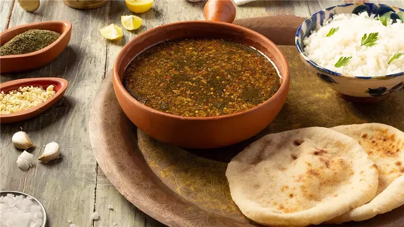 طريقة عمل الملوخية الناشفة.. خطوات سهلة وبسيطة ونصائح صحية