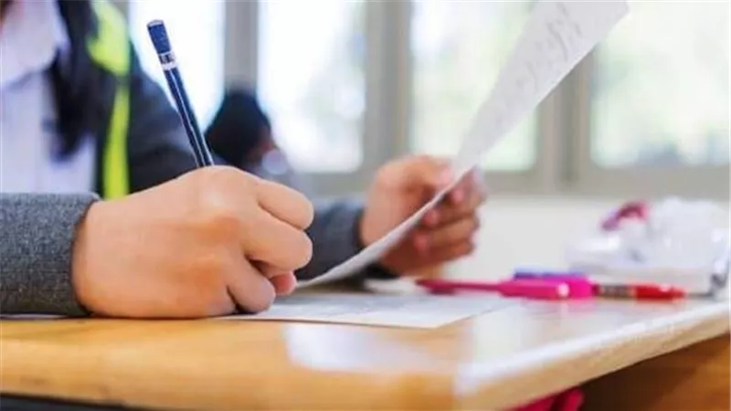 امتحانات أولى وتانية ثانوي تنطلق اليوم.. والتعليم تمنع دخول الطلاب بعد الثامنة