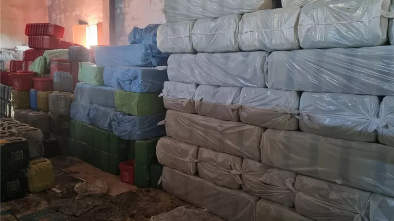 محافظ الإسكندرية: ضبط 30 طن أسمدة ومبيدات زراعية مجهولة المصدر داخل منشأة 
