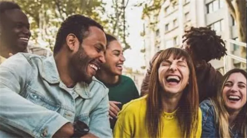 اليوم العالمي للضحك جرعة أمل وعلاج طبيعي لصحتك النفسية