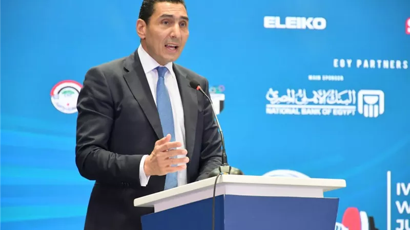 وزير الشباب والرياضة يفتتح بطولة العالم لرفع الأثقال للناشئين والناشئات