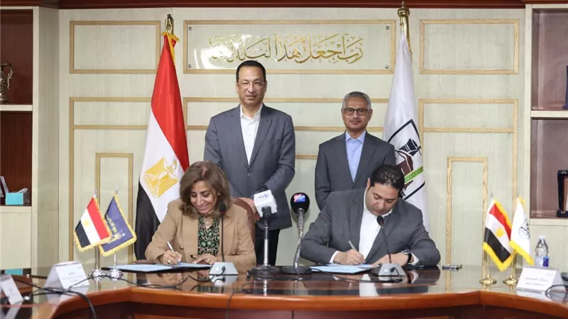 وزير الاتصالات ومحافظ بني سويف يبحثان آليات تسريع التحول الرقمي بالمحافظة