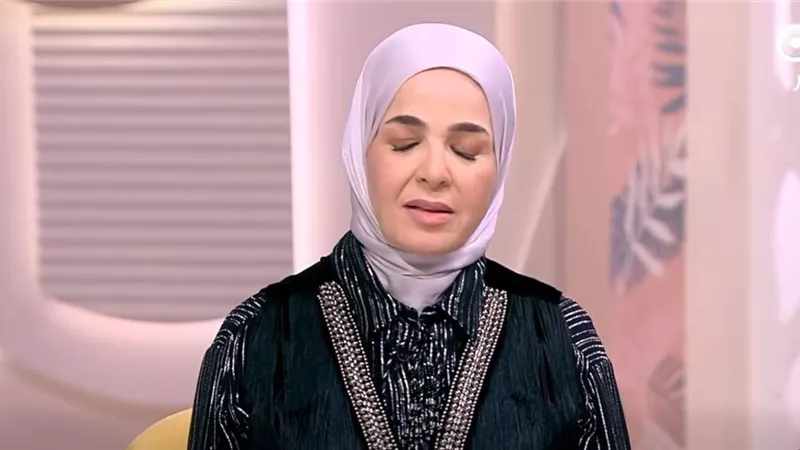 «مكنتش أحب أنقل الخبر».. منى عبد الغني تنهار على الهواء وتنعي هاني شاكر