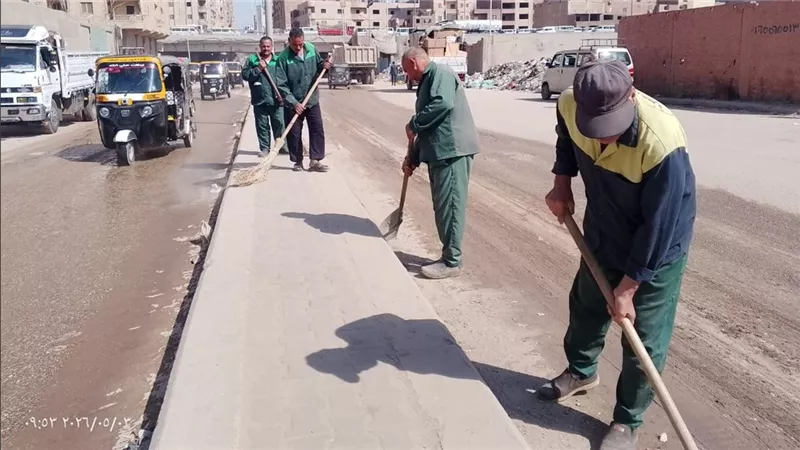 لرفع كفاءة الطريق.. محافظة الجيزة تطلق حملة نظافة مكبرة بشارع كعبيش فيصل