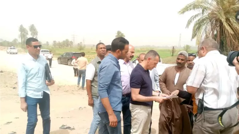محافظ أسوان يشدد على مراجعة المبانى غير المخططة بإدفو وتفعيل قانون التقنين 