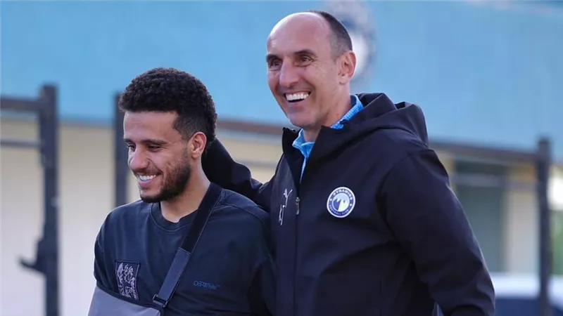 مصطفى فتحي يحضر تدريبات بيراميدز استعدادا لمواجهة سيراميكا بالدوري
