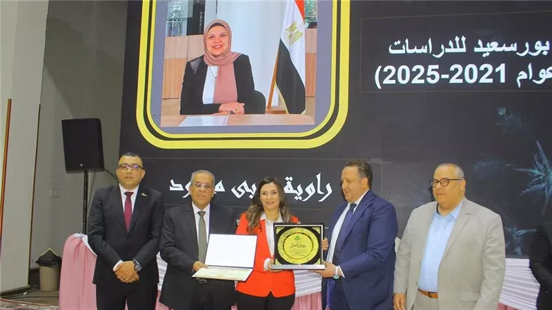 القومي للمرأة يشارك باحتفالية عيد الأم ويوم المرأة العالمي بالنقابة العامة 