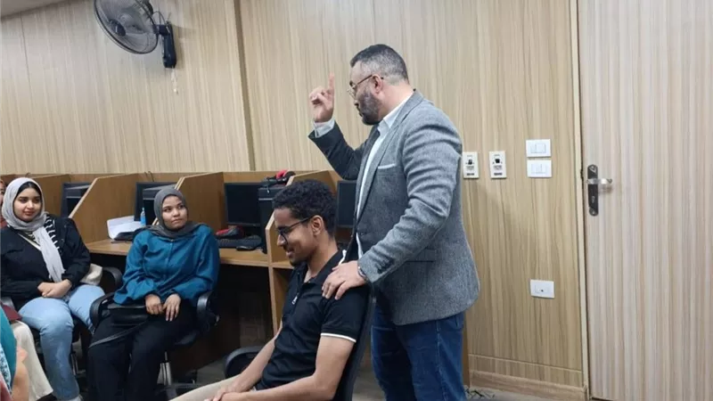 جامعة بني سويف تنظم ورشة «اتكلم إشارة» لتعزيز دمج ذوي الإعاقة السمعية