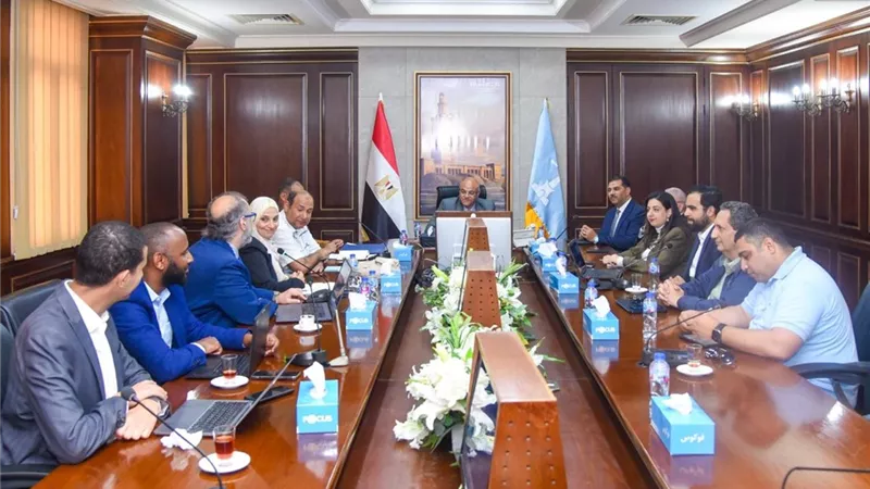 بحضور ممثلي الأنفاق.. محافظ الإسكندرية يبحث مد مترو أبوقير إلى العجمي 
