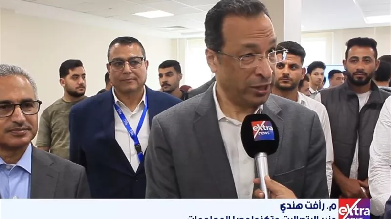 وزير الاتصالات: محافظة بني سويف بدأت صناعة الإلكترونيات بمصر بتصنيع الشاشات
