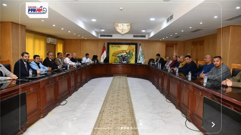 محافظ الفيوم يبحث آليات الارتقاء بالقطاع الزراعي ومناقشة سبل دعم المزارعين  