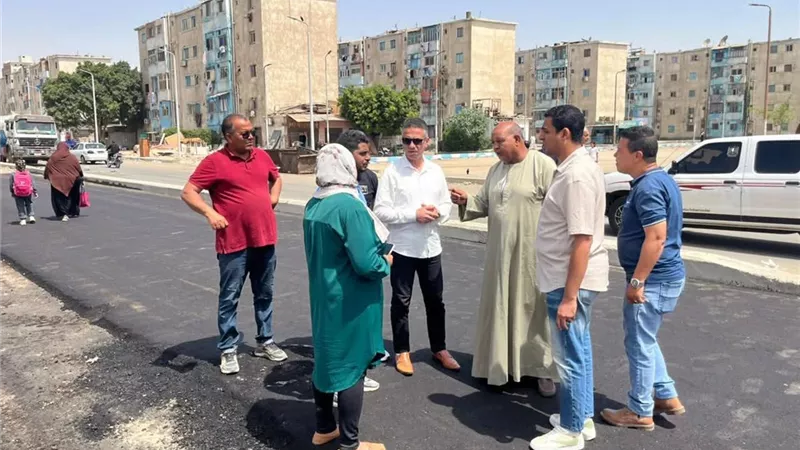 متابعه اعمال التطوير والرصف ورفع كفاءة شارع الغوري بالأربعين  بالسويس